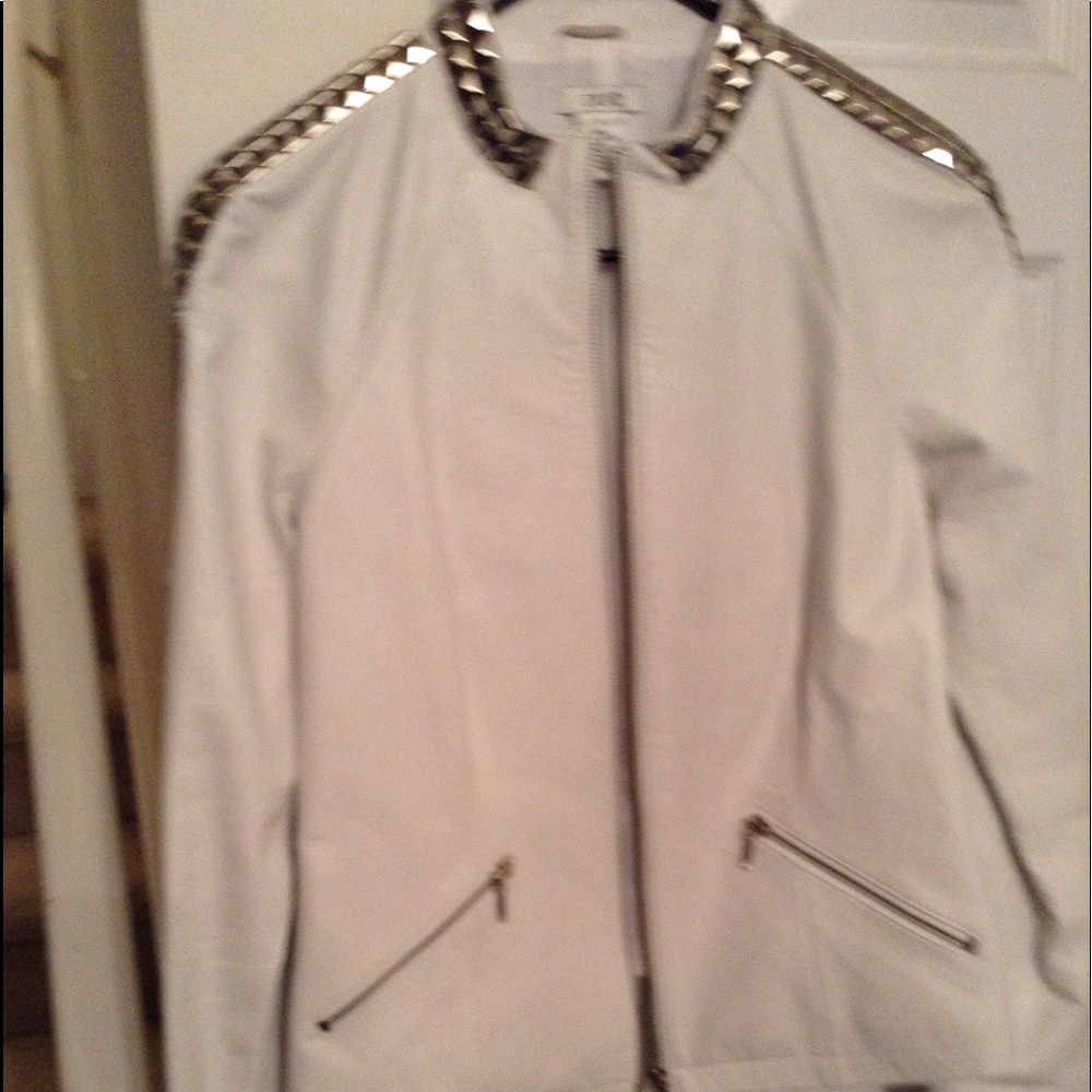 Cache White leather sz8  w/studs